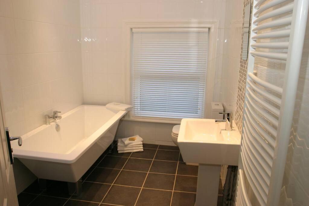 Comfy Big 7 Bedroom Townhouse Harrogate Zewnętrze zdjęcie